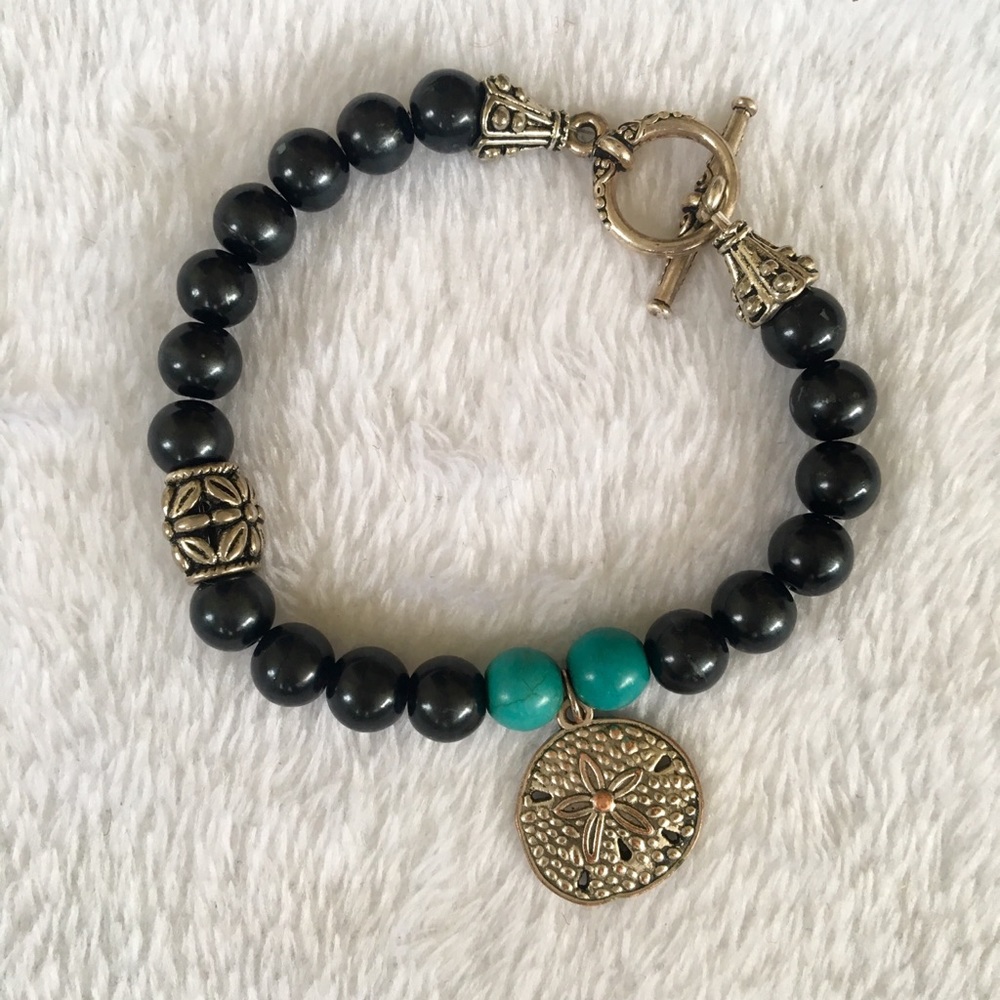 NWOT Black Bead Bracelet with Sand Dollar Charm